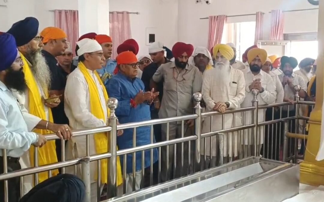 ਤਖ਼ਤ ਸ੍ਰੀ ਕੇਸਗੜ੍ਹ ਸਾਹਿਬ ਨਤਮਸਤਕ ਹੋਏ ਪੰਜਾਬ ਰਾਜਪਾਲ, ‘ਧਰਮ ਬਚਾਓ ਯਾਤਰਾ’ ‘ਚ ਕੀਤੀ ਸ਼ਮੂਲੀਅਤ