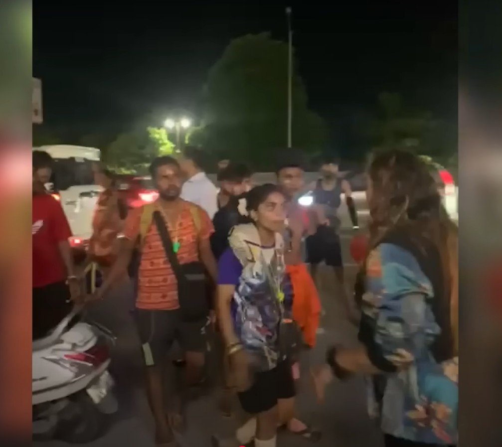 हरिद्वार में कांवड़ियों की गुंडागर्दी, महिलाओं पर हाथ उठा पार की सारी हदें