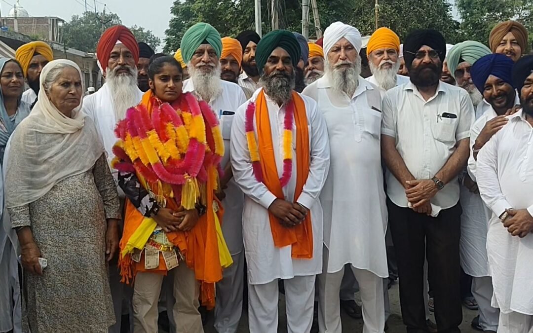 ਪੰਜਾਬ ਦੀ ਇਸ ਧੀ ਨੇ ਇੰਟਰਨੈਸ਼ਨਲ ਪੱਧਰ ‘ਤੇ ਹਾਕੀ ਦੀ ਖੇਡ ‘ਚ ਮਾਰੀਆਂ ਮੱਲਾਂ, ਪਿੰਡ ਪਹੁੰਚਣ ‘ਤੇ ਵਧਾਈ ਦੇਣ ਵਾਲਿਆਂ ਦਾ ਲੱਗਿਆ ਤਾਂਤਾ