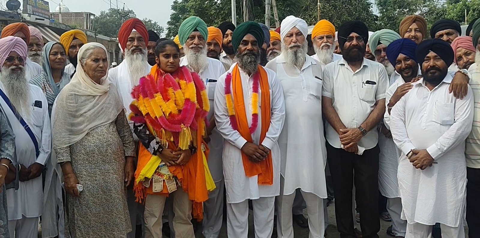 ਪੰਜਾਬ ਦੀ ਇਸ ਧੀ ਨੇ ਇੰਟਰਨੈਸ਼ਨਲ ਪੱਧਰ ‘ਤੇ ਹਾਕੀ ਦੀ ਖੇਡ ‘ਚ ਮਾਰੀਆਂ ਮੱਲਾਂ, ਪਿੰਡ ਪਹੁੰਚਣ ‘ਤੇ ਵਧਾਈ ਦੇਣ ਵਾਲਿਆਂ ਦਾ ਲੱਗਿਆ ਤਾਂਤਾ