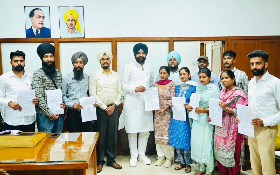 ਲਾਲਜੀਤ ਭੁੱਲਰ ਨੇ 12 ਨਵ-ਨਿਯੁਕਤ ਜੇਲ੍ਹ ਮੁਲਾਜ਼ਮਾਂ ਨੂੰ ਸੌਂਪੇ ਨਿਯੁਕਤੀ ਪੱਤਰ