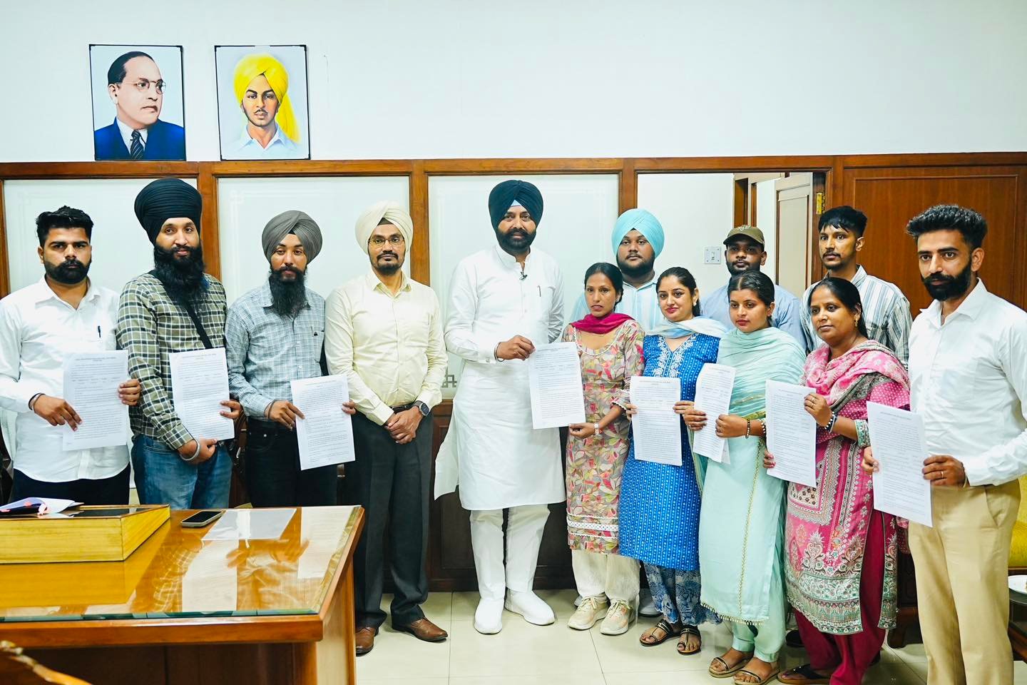 ਲਾਲਜੀਤ ਭੁੱਲਰ ਨੇ 12 ਨਵ-ਨਿਯੁਕਤ ਜੇਲ੍ਹ ਮੁਲਾਜ਼ਮਾਂ ਨੂੰ ਸੌਂਪੇ ਨਿਯੁਕਤੀ ਪੱਤਰ