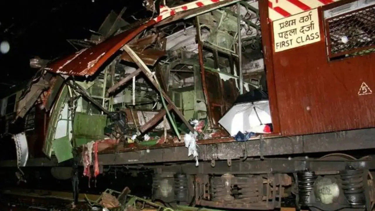 मुंबई लोकल बम ब्लास्ट: बॉम्बे हाईकोर्ट के फैसले पर लगी रोक, 12 आरोपियों को बरी करने पर सुप्रीम कोर्ट ने लगाई रोक