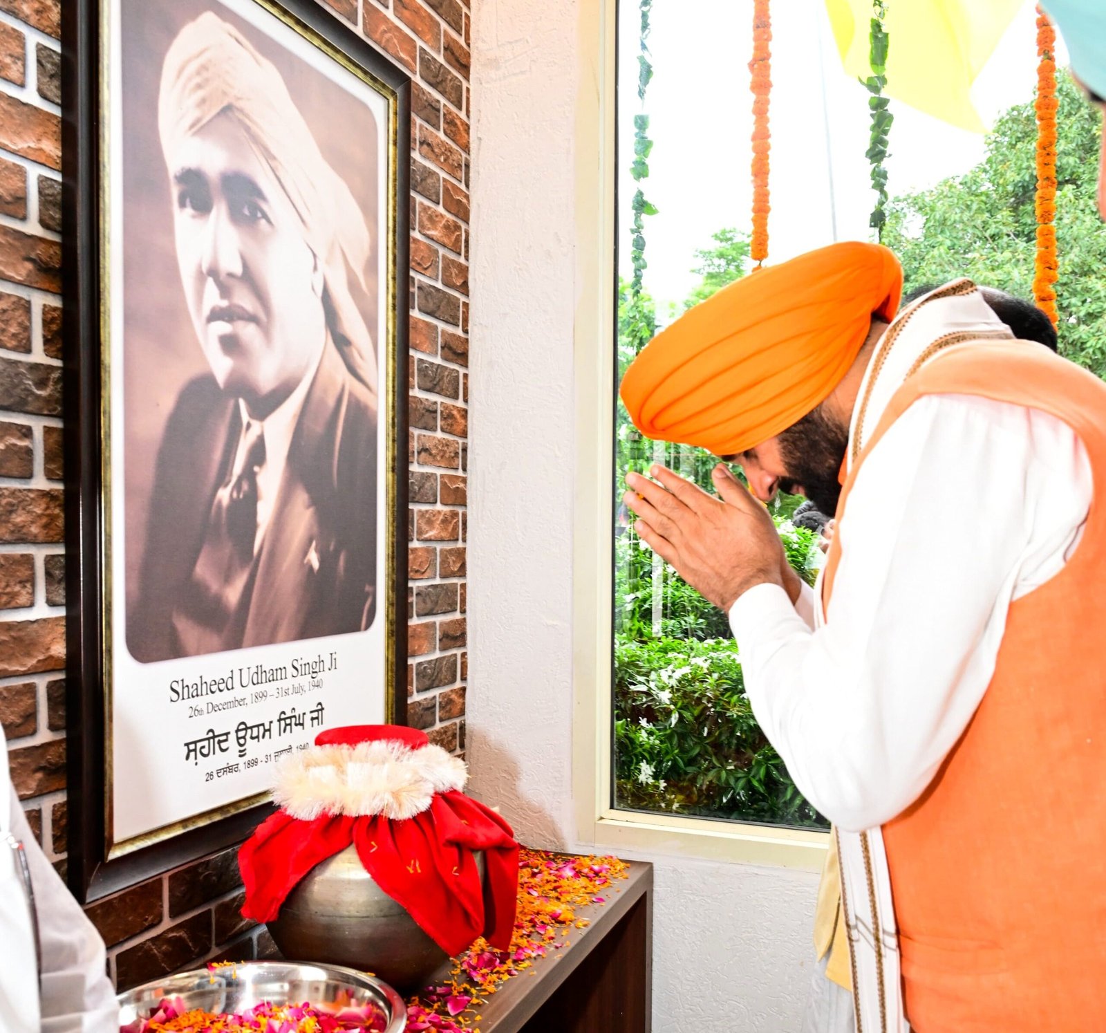 शहीद उधम सिंह के गांव सुनाम पहुंचे हरियाणा CM नायब सैनी, शहीद को दी श्रद्धांजलि, परिवार से की मुलाकात