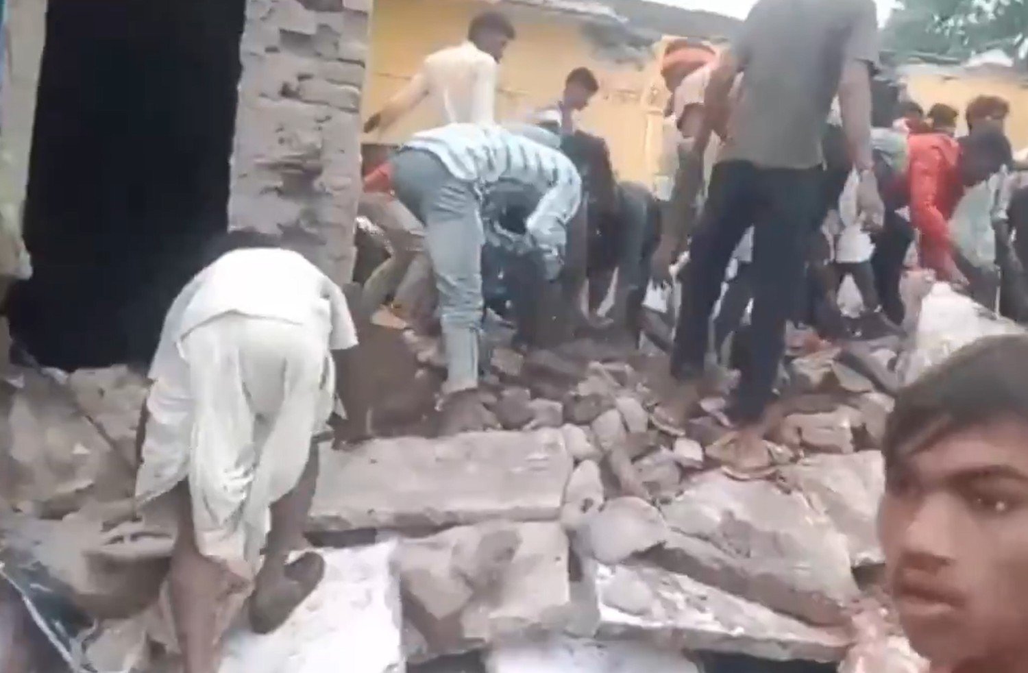 राजस्थान में दर्दनाक हादसा, झालावाड़ में गिरी स्कूल की बिल्डिंग, मलबे में दबे 18 बच्चे, 4 की मौत