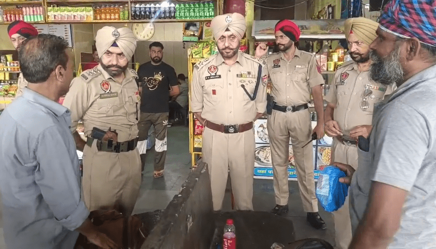 ਅਮਰਨਾਥ ਯਾਤਰਾ ਨੂੰ ਵੇਖਦੇ ਹੋਏ ਐੱਸਐੱਸਪੀ ਪਠਾਨਕੋਟ ਦਿਖੇ ਮੈਦਾਨ ‘ਚ ਚਲਾਏ ਸਰਚ ਆਪ੍ਰੇਸ਼ਨ ; ਸ਼ਕੀ ਲੋਕਾਂ ਤੋਂ ਕੀਤੀ ਗਈ ਪੁੱਛਗਿੱਛ