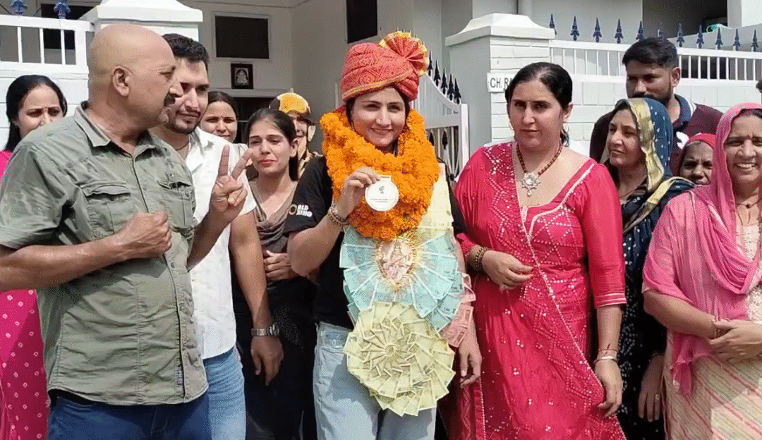 अब कॉमनवेल्थ गेम्स व ओलंपिक खेलों की तैयारियों में जुट जाएंगी पूजा बोहरा :वल्र्ड बाक्सिंग कप में रजत पदक विजेता