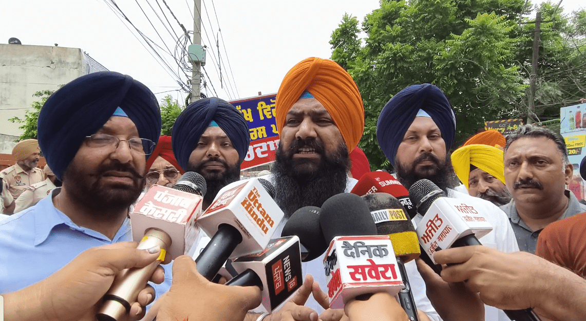 Punjab News: ਸ਼੍ਰੋਮਣੀ ਅਕਾਲੀ ਦਲ ਵੱਲੋਂ ਜਲੰਧਰ ਕਾਂਗਰਸ ਭਵਨ ਦੇ ਬਾਹਰ ਧਰਨਾ, ਪ੍ਰਗਟ ਸਿੰਘ ਵਿਰੁੱਧ  ਹੋਈ ਨਾਅਰੇਬਾਜ਼ੀ