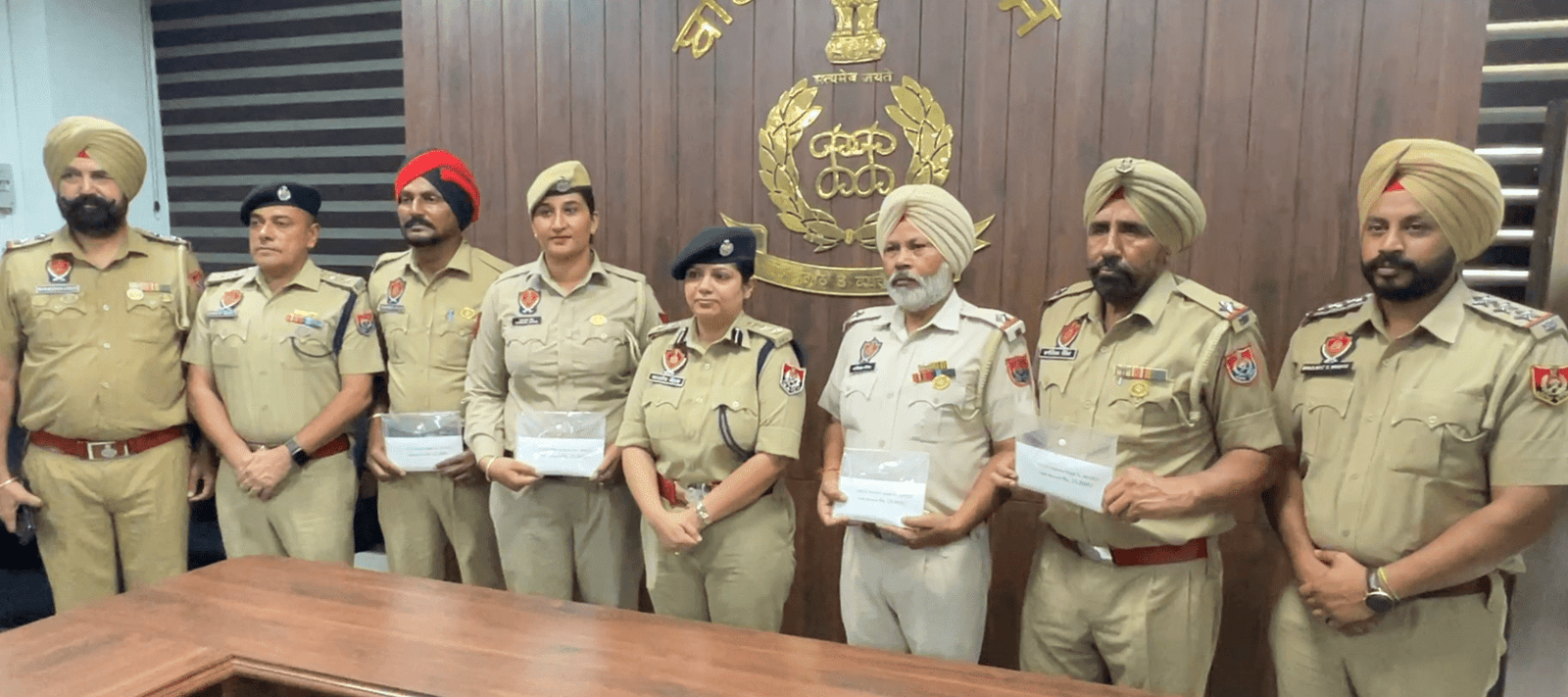 Bathinda: ਨਹਿਰ ਵਿੱਚ ਡਿੱਗੀ ਕਾਰ ਵਿੱਚੋਂ ਸਵਾਰੀਆਂ ਦੀ ਜਾਨ ਬਚਾਉਣ ਵਾਲੇ ਪੰਜਾਬ ਪੁਲਿਸ ਦੇ ਚਾਰ ਜਵਾਨਾਂ ਨੂੰ ਵਿਸ਼ੇਸ਼ ਸਨਮਾਨ