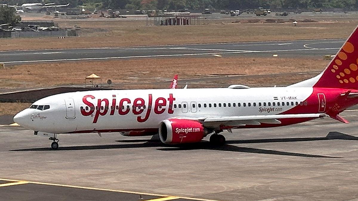 टेकऑफ के बाद रनवे पर गिरा स्पाइसजेट के विमान का पहिया, मुंबई एयरपोर्ट पर इमरजेंसी लैंडिंग