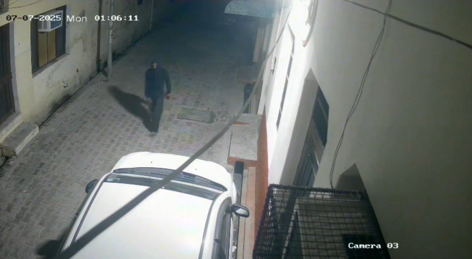 ਸੰਗਰੂਰ ‘ਚ ਚੋਰਾਂ ਦੇ ਹੌਸਲੇ ਬੁਲੰਦ, AC ਲਗਾ ਕੇ ਸੁੱਤੇ ਪਏ ਪਰਿਵਾਰ ਦੀ ਉਡਾਈ ਨੀਂਦ, ਨਗਦੀ ਤੇ ਸੋਨਾ-ਚਾਂਦੀ ਲੈ ਕੇ ਹੋਏ ਫ਼ਰਾਰ