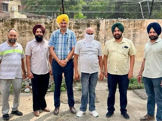 13000 ਰੁਪਏ ਰਿਸ਼ਵਤ ਲੈਂਦਾ ਬਲਾਕ ਅਫ਼ਸਰ ਰੰਗੇ ਹੱਥੀਂ ਕਾਬੂ