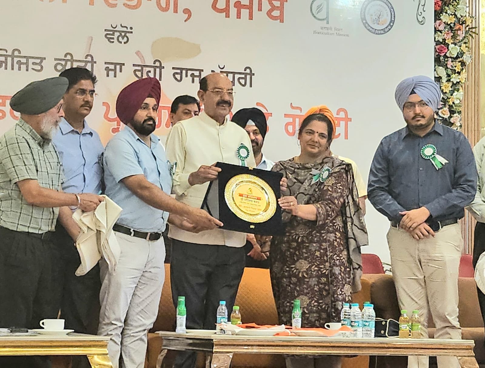 ਬਾਗਬਾਨੀ ਵਿਭਾਗ ਵੱਲੋਂ ਕਰਵਾਏ ਰਾਜ ਪੱਧਰੀ ਨਾਖ ਮੁਕਾਬਲੇ ਵਿੱਚ ਅੰਮ੍ਰਿਤਸਰ ਦੇ ਕਿਸਾਨਾਂ ਨੇ ਮਾਰੀ ਬਾਜੀ