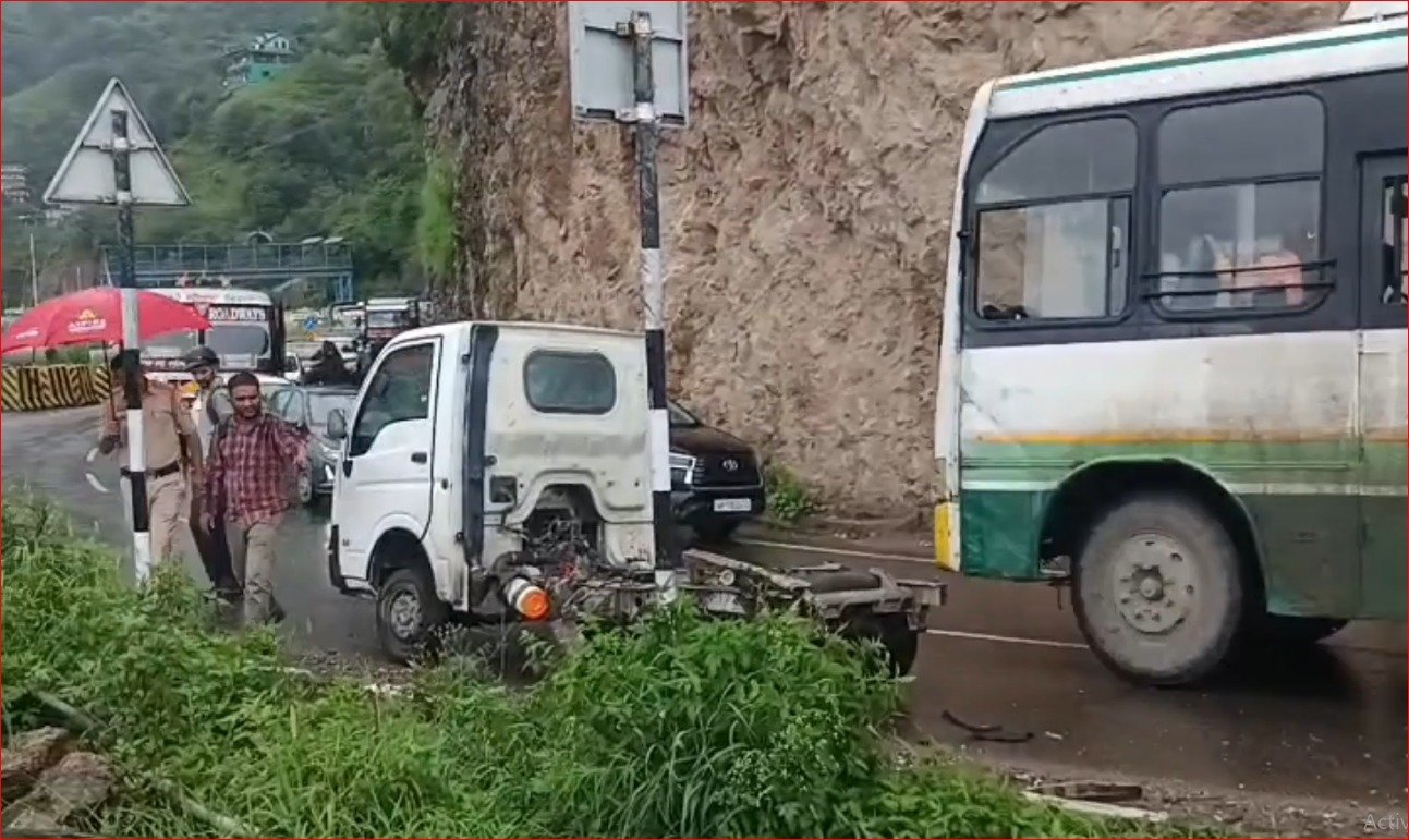 ਸਲੋਗਰਾ ਵਿੱਚ ਸੜਕ ਹਾਦਸਾ, ਪੰਜਾਬ ਰੋਡਵੇਜ਼ ਦੀ ਤੇਜ਼ ਰਫ਼ਤਾਰ ਬੱਸ ਨੇ ਗੱਡੀ ਨੂੰ ਮਾਰੀ ਟੱਕਰ