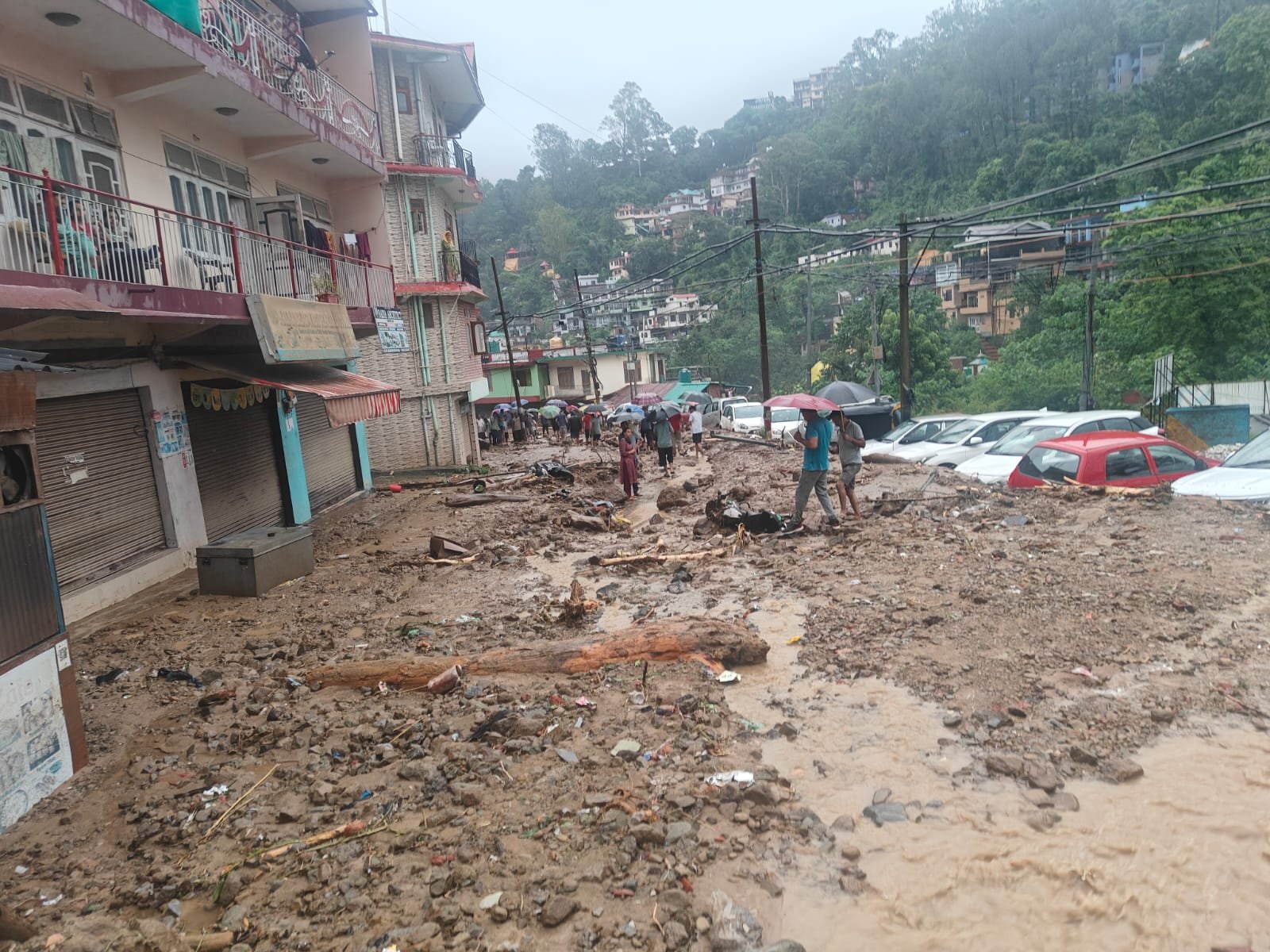 ਮੰਡੀ ‘ਚ ਫਿਰ ਫਟਿਆ ਬੱਦਲ, 2 ਲੋਕਾਂ ਦੀ ਹੋਈ ਮੌਤ, ਦੱਬੇ ਗਏ ਕਈ ਵਾਹਨ , ਸ਼ਹਿਰ ਮਲਬੇ ‘ਚ ਹੋਇਆ ਤਬਦੀਲ