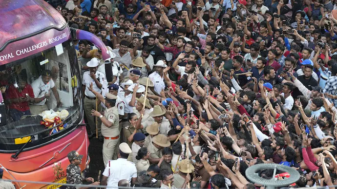 RCB Stampede Case: कर्नाटक सरकार ने बेंगलुरु भगदड़ केस में सौंपी रिपोर्ट, गंभीर लापरवाह‍ियों का ज‍िक्र