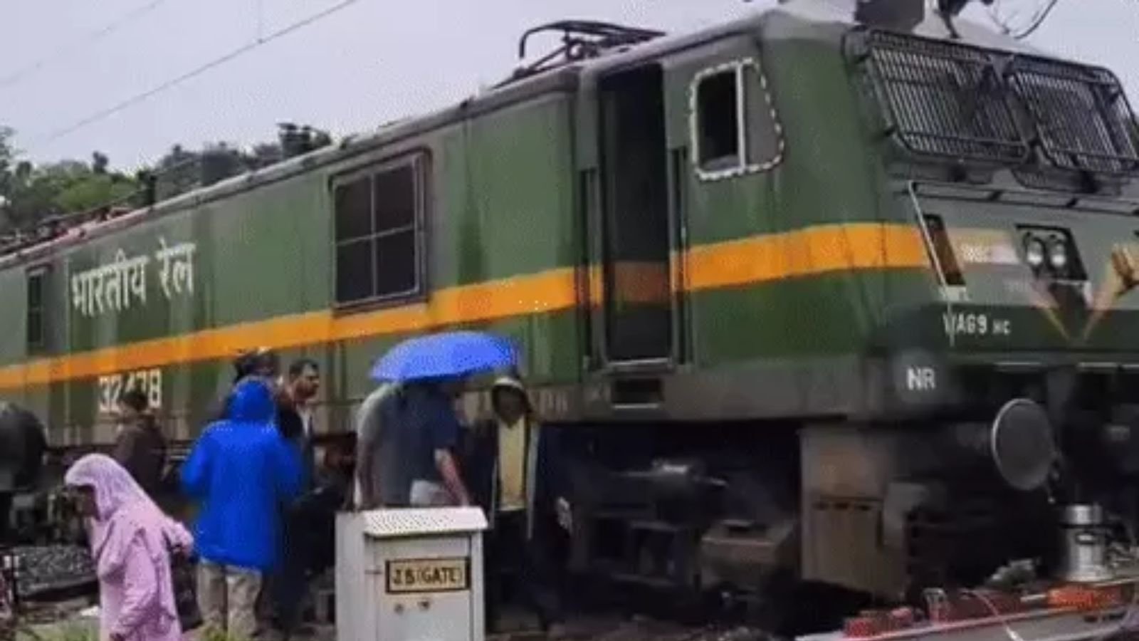 Latest News: ਜੰਮੂ ਤੋਂ ਪਠਾਨਕੋਟ ਆ ਰਹੀ ਮਾਲ ਗੱਡੀ ਪਟੜੀ ਤੋਂ ਉਤਰੀ: ਇੰਜਣ ਸਮੇਤ 3 ਡੱਬੇ ਪਟੜੀ ਤੋਂ ਉਤਰੇ; ਕਈ ਰੇਲ ਗੱਡੀਆਂ ਰੱਦ