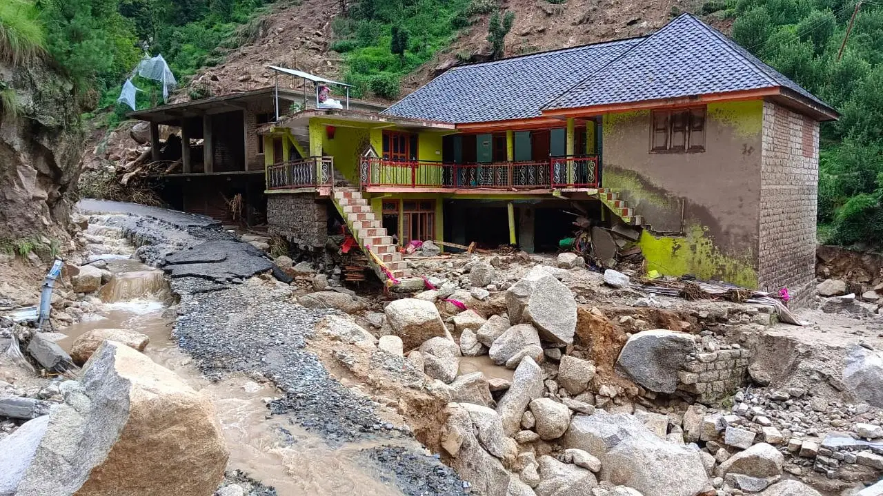 Himachal Pradesh: ਮੰਡੀ ਵਿੱਚ ਬੱਦਲ ਫਟਣ ਕਾਰਨ ਮਰਨ ਵਾਲਿਆਂ ਦੀ ਗਿਣਤੀ 11 ਹੋਈ, 34 ਲਾਪਤਾ ਲੋਕਾਂ ਦੀ ਭਾਲ ਜਾਰੀ