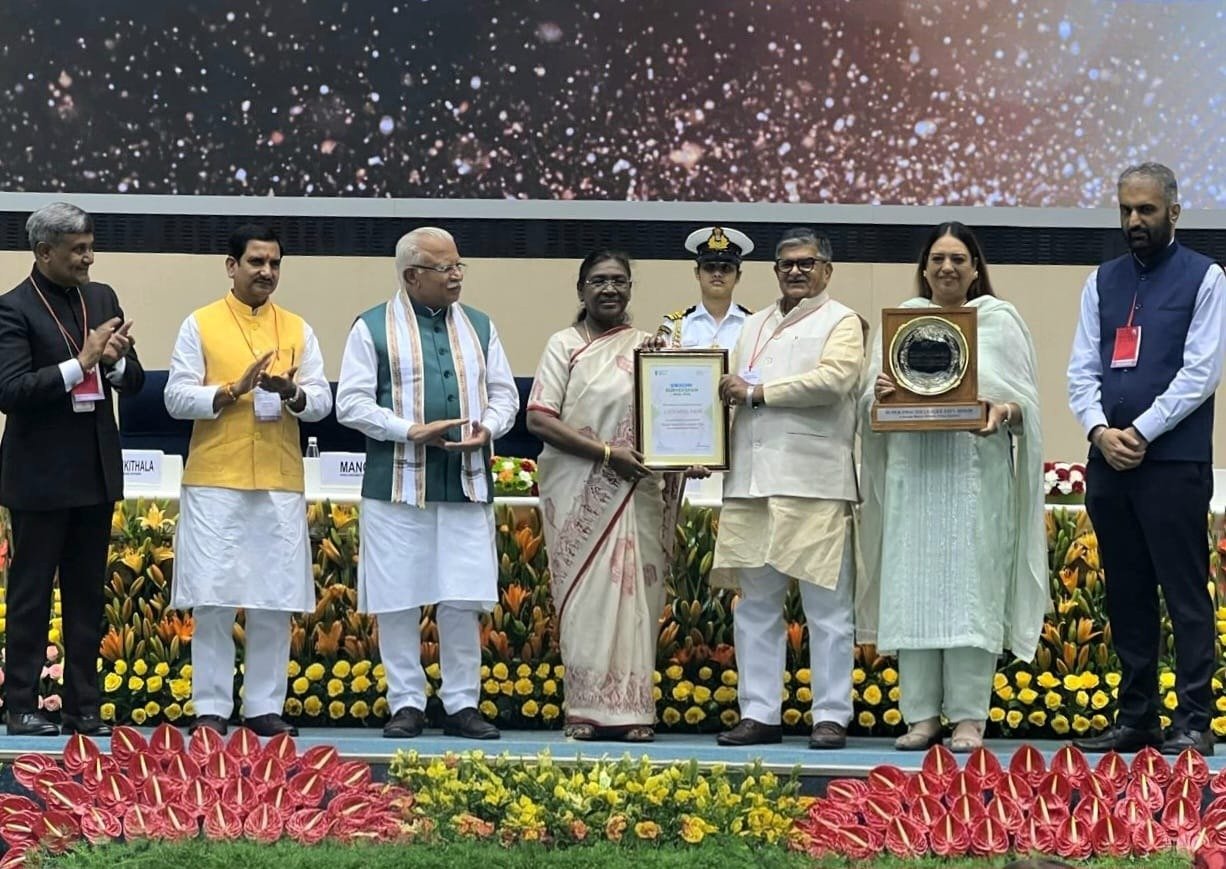 ਸਫ਼ਾਈ ‘ਚ ਪਿਛਲੇ ਸਾਲ 11ਵੇਂ ਤੇ ਹੁਣ ਦੂਜੇ ਨੰਬਰ ‘ਤੇ ਆਇਆ ਸੀਟੀ ਬਿਊਟੀਫੁੱਲ, ਰਾਸ਼ਟਰਪਤੀ ਨੇ ਪ੍ਰਸ਼ਾਸਕ ਤੇ ਮੇਅਰ ਨੂੰ ਦਿੱਤਾ ਪੁਰਸਕਾਰ