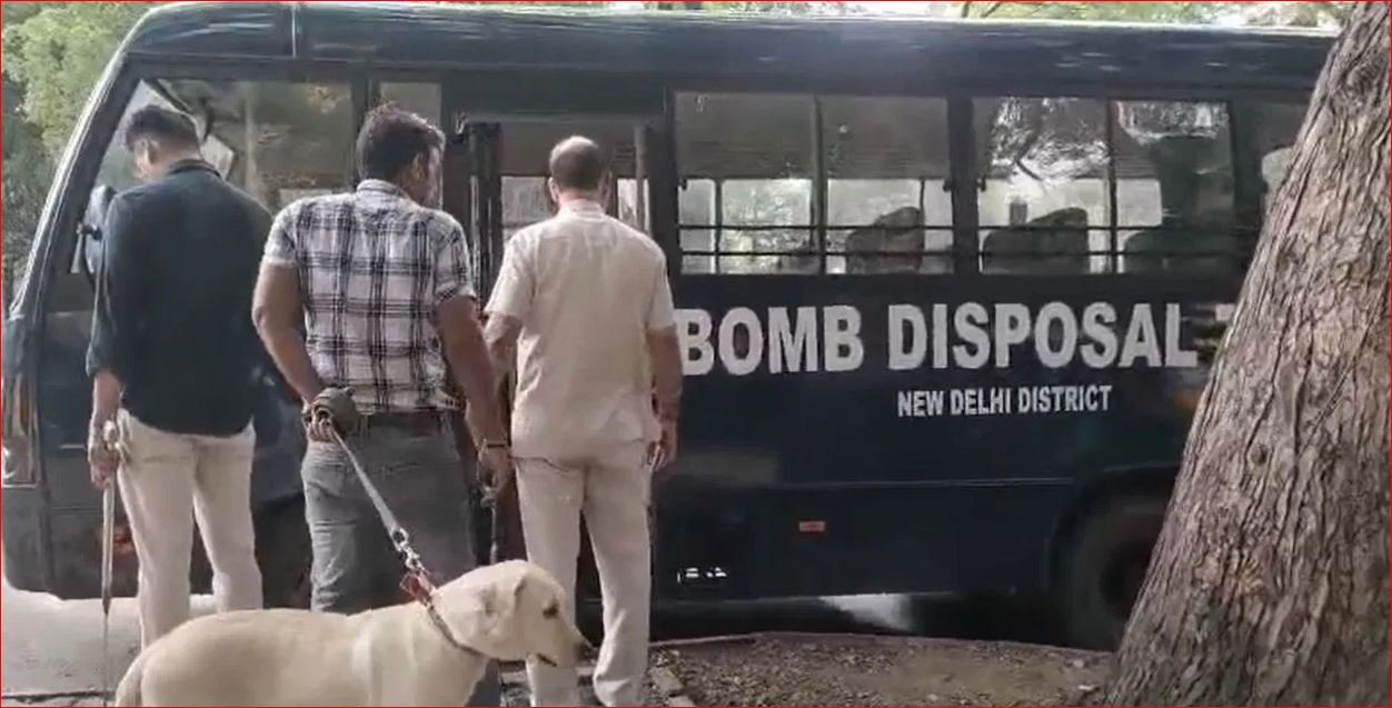 ਦਿੱਲੀ: ਕਨਾਟ ਪਲੇਸ ਵਿੱਚ LIC ਇਮਾਰਤ ਵਿੱਚ ਬੰਬ ਦੀ ਸੂਚਨਾ, ਮੌਕੇ ‘ਤੇ ਪਹੁੰਚੀ ਪੁਲਿਸ