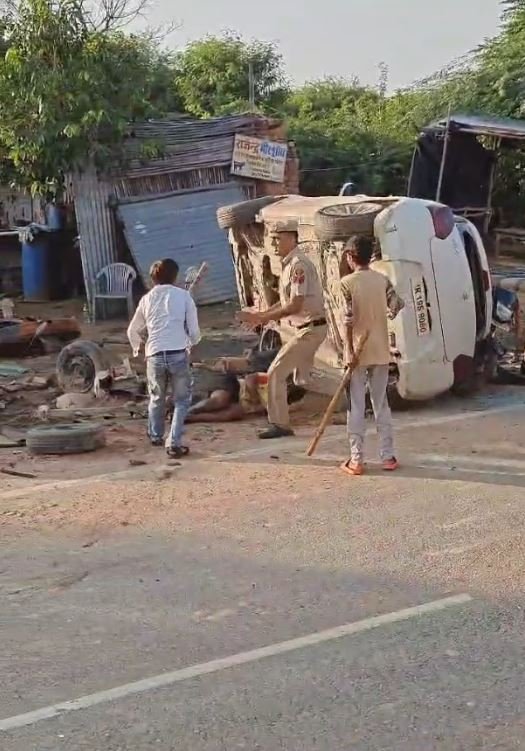 ਦੋ ਗੁੱਟਾਂ ਵਿਚਾਲੇ ਝਗੜਾ, ਸੜਕ ਕਿਨਾਰੇ ਦਿਨ-ਦਿਹਾੜੇ ਬੇਰਹਿਮੀ ਨਾਲ ਕੁੱਟਮਾਰ, ਹੋਈ ਮੌਤ