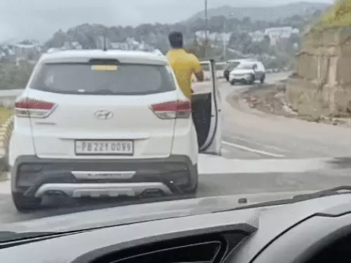 ਹਿਮਾਚਲ ਵਿੱਚ ਪੰਜਾਬ ਦੇ ਸੈਲਾਨੀ ਦਾ ਸਟੰਟ, ਪੁਲਿਸ ਨੇ 2500 ਰੁਪਏ ਦਾ ਕੀਤਾ ਚਲਾਨ