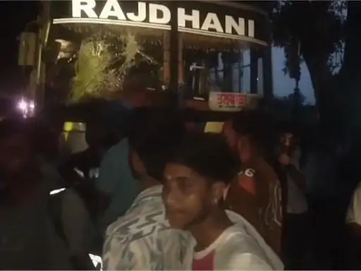Hoshiarpur ਵਿੱਚ ਯਾਤਰੀਆਂ ਨਾਲ ਭਰੀ ਬੱਸ ‘ਤੇ ਹਮਲਾ: ਡਰਾਈਵਰ ਅਤੇ ਪੁਲਿਸ ਮੁਲਾਜ਼ਮ ਦੀ ਕੁੱਟਮਾਰ