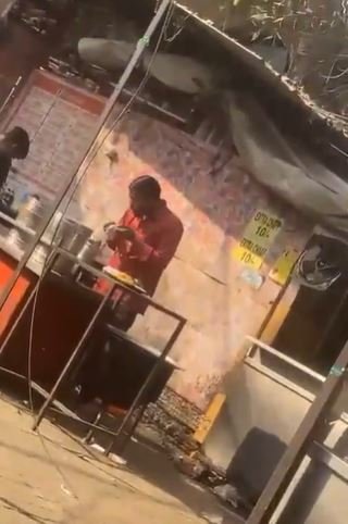 ਲਖਨਊ ‘ਚ ਇਨਸਾਨੀਅਤ ਸ਼ਰਮਸਾਰ,ਖਾਣੇ ‘ਚ ਥੁੱਕ ਸੁੱਟਕੇ ਖਾਣਾ ਪੈਕ ਕਰਦਾ ਨਜ਼ਰ ਆਇਆ ਸ਼ਖਸ, ਵੀਡੀਓ ਹੋਈ ਵਾਇਰਲ