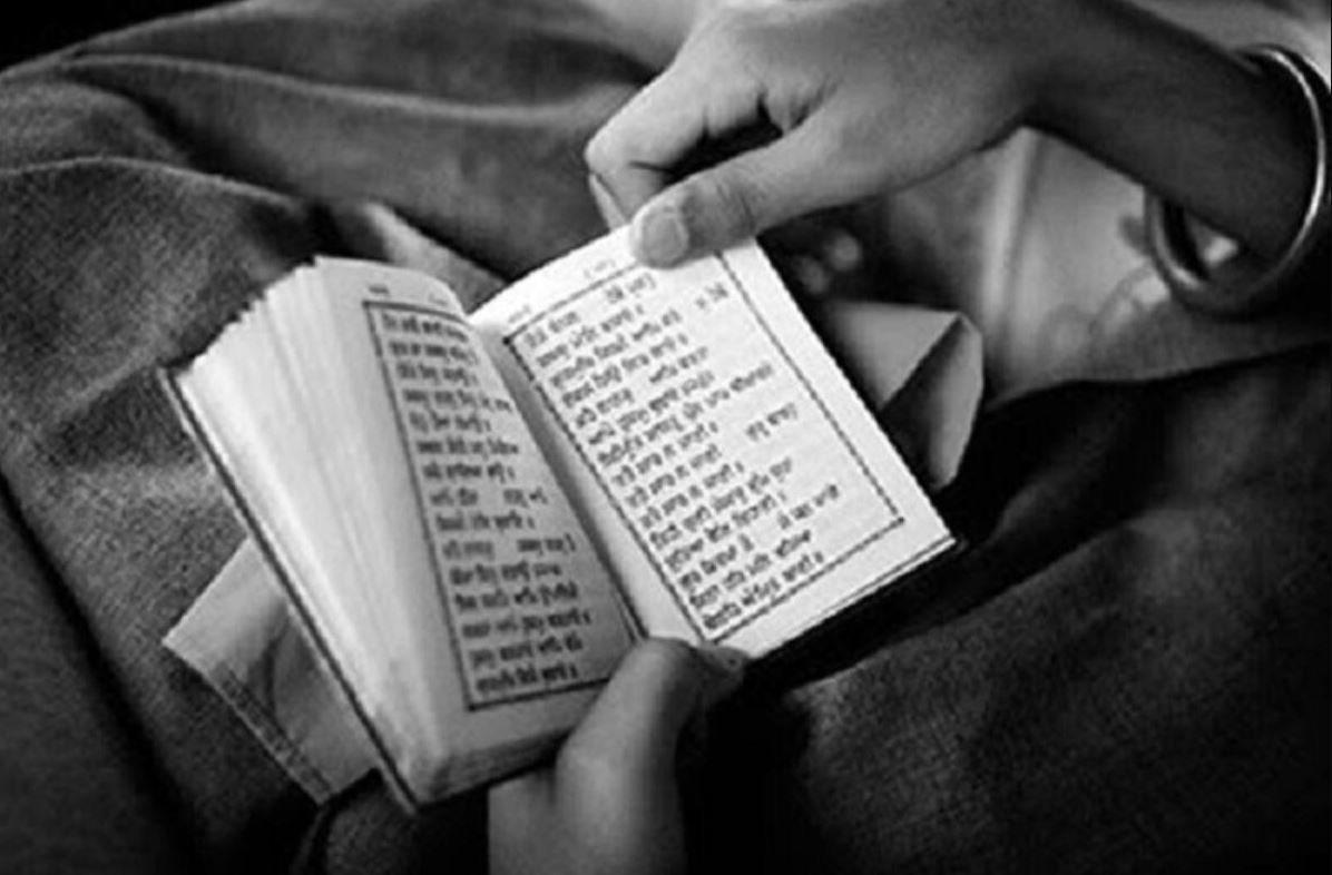 ਅੰਮ੍ਰਿਤਸਰ ਕੂੜੇ ਵਾਲੀ ਗੱਡੀ ‘ਚੋਂ ਮਿਲੇ ਗੁਟਕਾ ਸਾਹਿਬ ਦੇ ਅੰਗ, ਸਿੱਖ ਭਾਈਚਾਰੇ ‘ਚ ਭਾਰੀ ਰੋਸ , ਬੇਅਦਬੀ ਵਿਰੁੱਧ ਕਾਰਵਾਈ ਦੀ ਕੀਤੀ ਮੰਗ