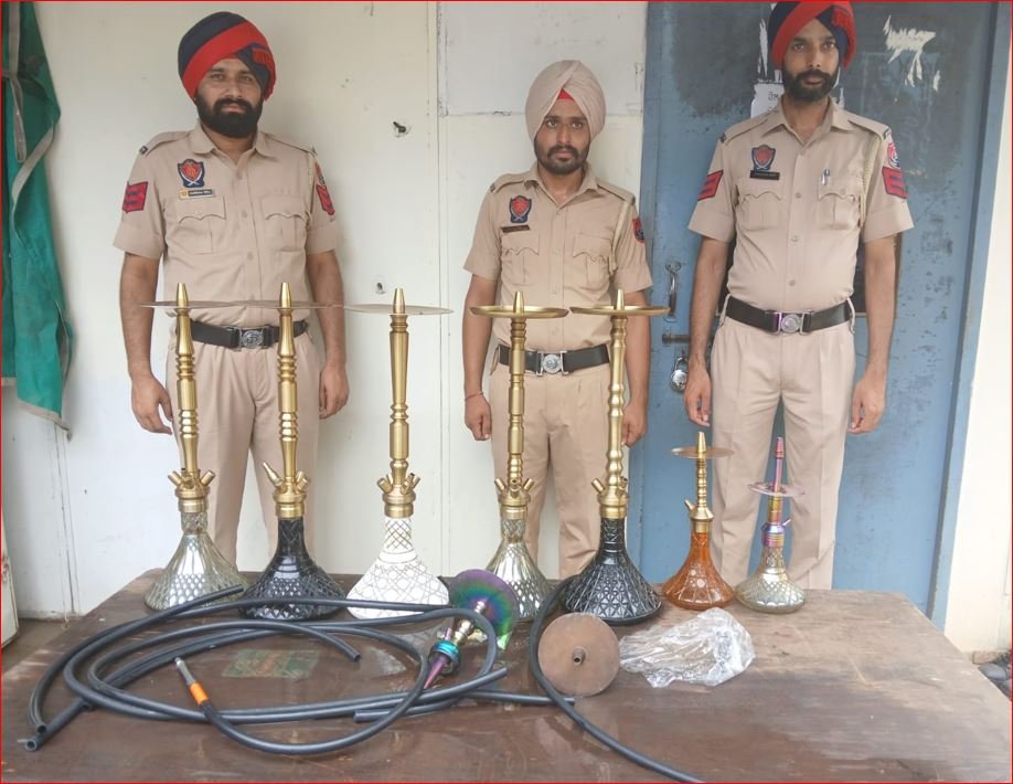 ਪੁਲਿਸ ਨੇ ਹੋਟਲ ‘ਚ ਮਾਰੀ ਰੇਡ, ਦੇਹ ਵਪਾਰ ‘ਤੇ ਹੁੱਕਾ ਬਾਰ ‘ਚ ਸ਼ਾਮਿਲ 5 ਮਹਿਲਾਵਾਂ ਨੂੰ ਕੀਤਾ ਗ੍ਰਿਫ਼ਤਾਰ