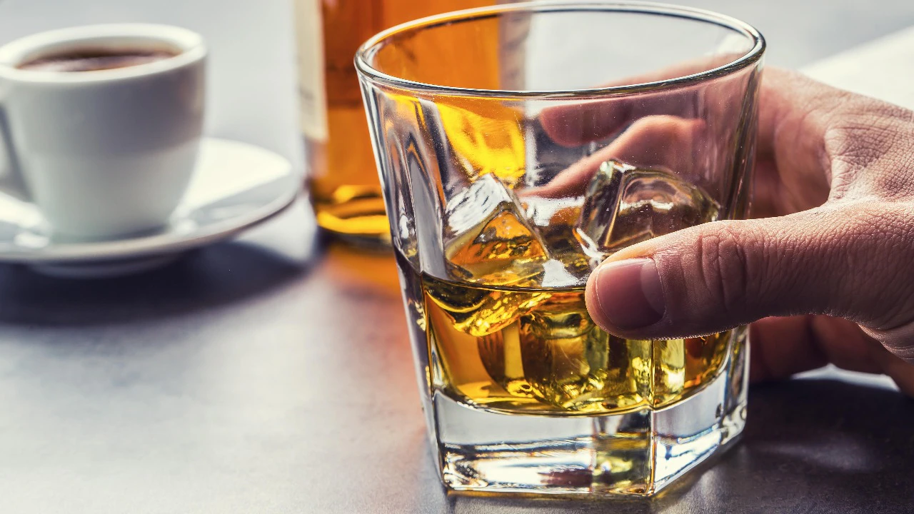 ਸ਼ਰਾਬ ਪੀਣ ਦੇ ਸ਼ੌਕੀਨਾਂ ਲਈ ਵੱਡਾ ਝਟਕਾ, ਕੀਮਤਾਂ 'ਚ ਹੋਇਆ ਵਾਧਾ