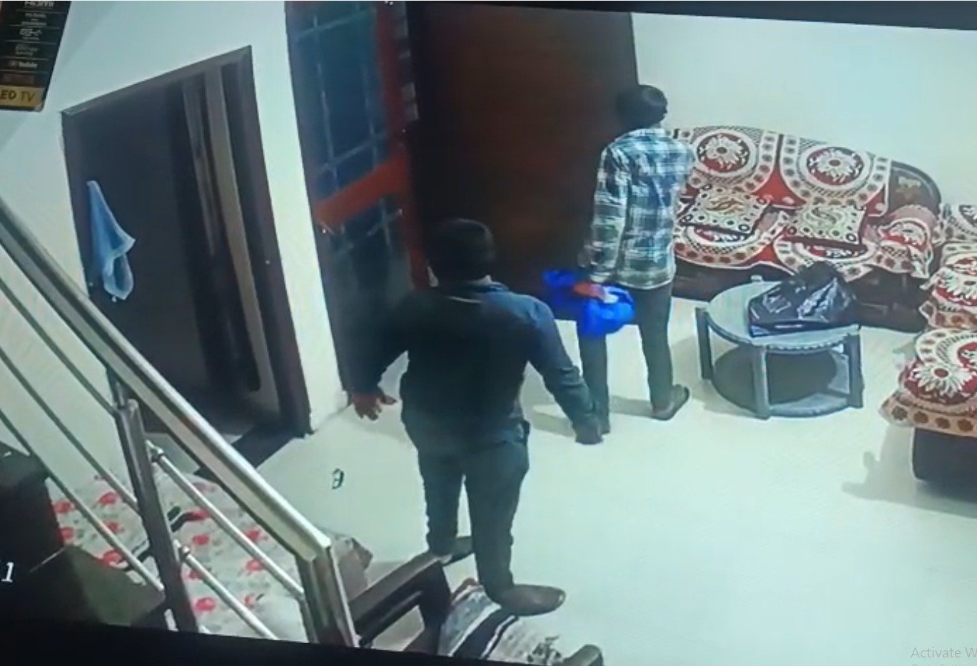 ਕਪੂਰਥਲਾ ‘ਚ ਚੋਰਾਂ ਦੇ ਹੌਂਸਲੇ ਬੁਲੰਦ, ਇੱਕੋ ਰਾਤ ਤਿੰਨ ਕੋਠੀਆਂ ਚੋਂ ਲੱਖਾਂ ਰੁਪਏ ਦੇ ਗਹਿਣੇ ਤੇ ਨਕਦੀ ਲੈ ਕੇ ਫ਼ਰਾਰ, ਵਾਰਦਾਤ CCTV ਕੈਮਰੇ ‘ਚ ਕੈਦ