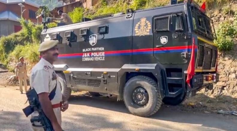 ਜੰਮੂ-ਕਸ਼ਮੀਰ ਦੇ ਕਿਸ਼ਤਵਾੜ ‘ਚ ਅੱਤਵਾਦੀਆਂ ਅਤੇ ਸੁਰੱਖਿਆ ਬਲਾਂ ਵਿਚਕਾਰ ਮੁਕਾਬਲਾ, ਜੈਸ਼-ਏ-ਮੁਹੰਮਦ ਦੇ ਅੱਤਵਾਦੀਆਂ ਦੇ ਲੁਕੇ ਹੋਣ ਦਾ ਸ਼ੱਕ