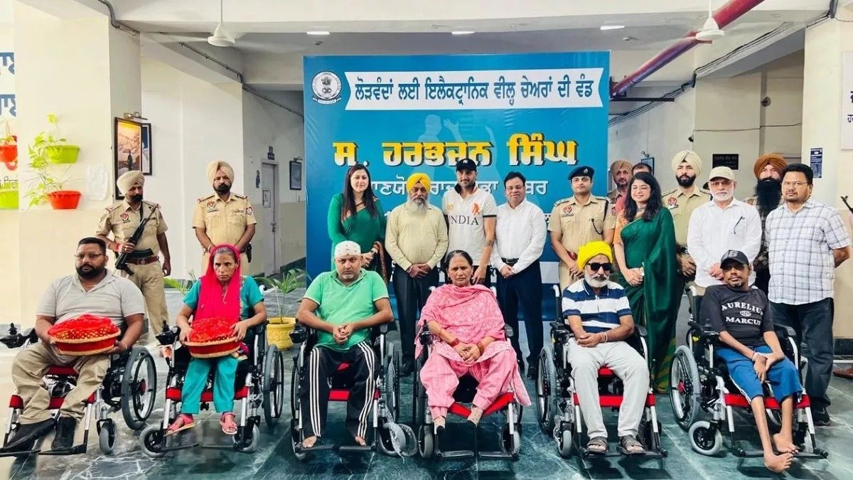 ਆਜ਼ਾਦੀ ਦਿਵਸ ‘ਤੇ ਰਾਜ ਸਭਾ ਮੈਂਬਰ ਹਰਭਾਨ ਸਿੰਘ ਨੇ ਲੋੜਵੰਦਾਂ ਨੂੰ ਵ੍ਹੀਲਚੇਅਰਾਂ ਦਿੱਤੀਆਂ ਅਤੇ ਉਨ੍ਹਾਂ ਦੇ ਉੱਜਵਲ ਭਵਿੱਖ ਦੀ ਕੀਤੀ ਕਾਮਨਾ