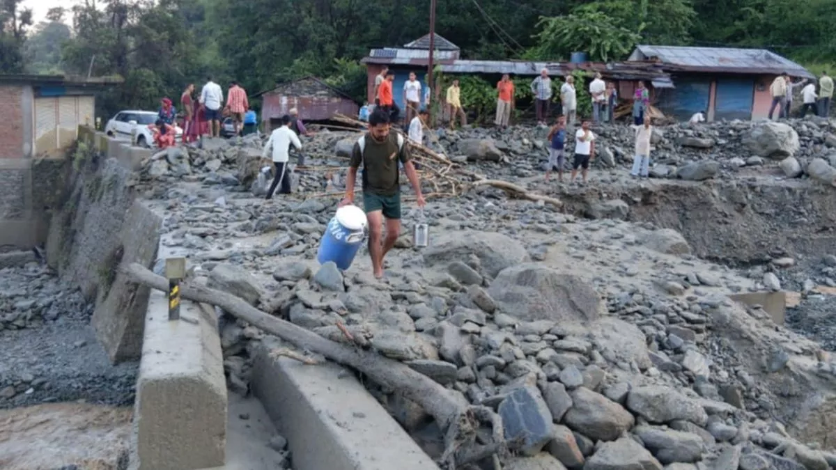 ਮੰਡੀ: ਕਟਵਾਹੰਡੀ ‘ਚ ਨਸ਼ੈਣੀ ਨਾਲੇ ਵਿੱਚ ਫਟਿਆ ਬੱਦਲ, ਸਟੋਨ ਤੇ ਫਰਨੀਚਰ ਇੰਡਸਟਰੀ ਤਬਾਹ, 3 ਗੱਡੀਆਂ ਤੇ ਪੂਲ ਵੀ ਹੋਏ ਨੁਕਸਾਨੀ