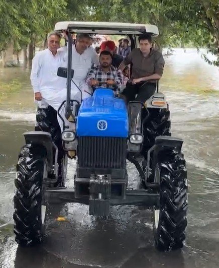 “ਜੋਗੀ ਉੱਤਰ ਪਹਾੜੋਂ ਆਏ ਵੋਟਾਂ ਵਾਲ਼ੀ ਗੂੰਜ ਸੁਣ ਕੇ” MP ਰਾਘਵ ਚੱਢਾ ਨੇ ਹੜ੍ਹ ਪੀੜਤ ਇਲਾਕੇ ਦਾ ਕੀਤਾ ਦੌਰਾ