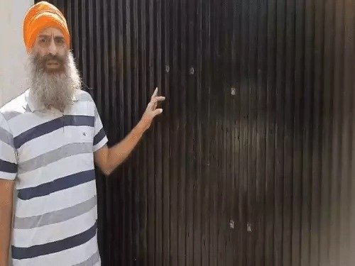 ਅੰਮ੍ਰਿਤਸਰ ‘ਚ ਫਿਰ ਤੋਂ ਤਾਬੜਤੋੜ ਫਾਇਰਿੰਗ, ਕੱਪੜਾ ਵਪਾਰੀ ਨੂੰ ਨਿਸ਼ਾਨਾ ਬਣਾ ਅਣਪਛਾਤਿਆਂ ਨੇ ਘਰ ‘ਤੇ ਚਲਾਈਆਂ ਗੋਲੀਆਂ