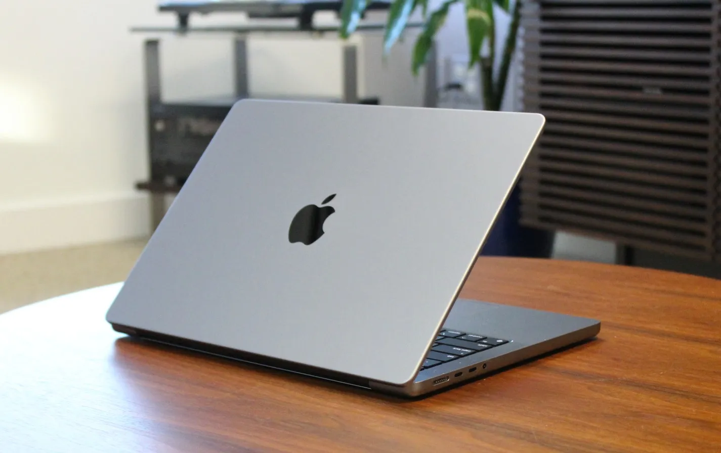 Apple Macbook: ਐਪਲ ਲਿਆਏਗਾ 50,000 ਰੁਪਏ ਵਿੱਚ ਸਸਤਾ ਲੈਪਟਾਪ! ਆਈਫੋਨ ਵਰਗੀ ਹੋਵੇਗੀ ਪਾਵਰ