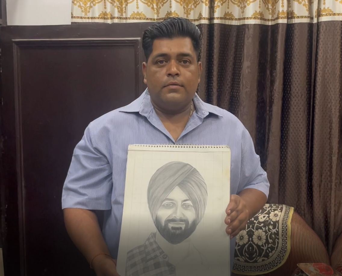 ਗੁਰਦਾਸਪੁਰ ਦਾ ਇਹ ਨੌਜਵਾਨ ਕਰਦਾ ਹੈ ਭਗਵਾਨ ਦਾ ਫ੍ਰੀ ਸ਼ਿੰਗਾਰ, ਹੁਣ ਤੱਕ 90 ਤੋਂ ਜਿਆਦਾ ਭਗਵਾਨ ਦੀਆਂ ਮੂਰਤੀਆਂ ਦਾ ਕੀਤਾ ਹੈ ਸ਼ਿੰਗਾਰ