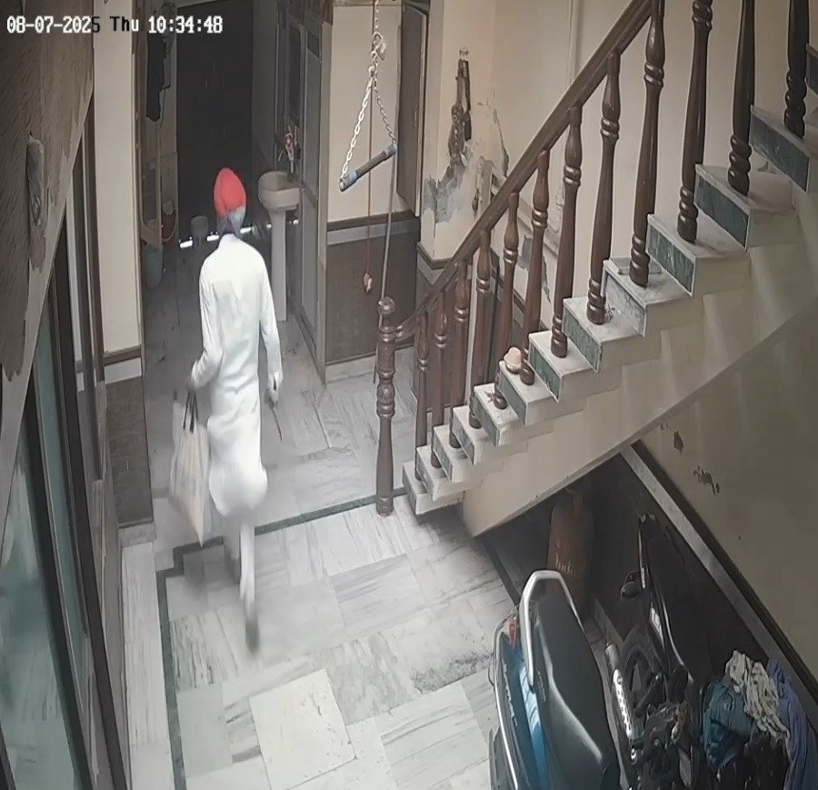 ਅੰਮ੍ਰਿਤਸਰ ‘ਚ ਸੁਨਿਆਰੇ ਦੇ ਘਰ ਹਮਲਾ, ਇਕੱਲੀ ਬੱਚੀ ਨੇ ਸਮਝਦਾਰੀ ਦਿਖਾ ਇੰਜ ਬਚਾਈ ਜਾਨ