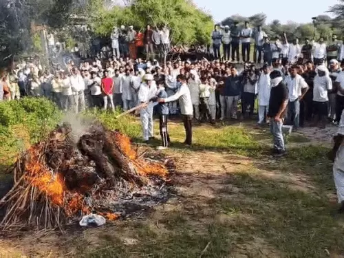 मनीषा का 9वें दिन अंतिम संस्कार, छोटे भाई ने दी मुखाग्नि, भिवानी में इंटरनेट बैन बढ़ा