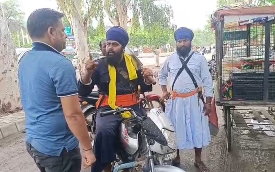 ਬੁੱਢਾ ਦਲ ਨਿਹੰਗ ਸਿੰਘਾਂ ਦੀ ਸਿੱਧੀ ਚੇਤਾਵਨੀ, ਪਾਬੰਧੀ ਵਾਲੀ ਥਾਂ ‘ਤੇ ਤੰਬਾਕੂ ਪਦਾਰਥਾਂ ਦਾ ਸੇਵਨ ਕਰਨ ਵਾਲਿਆਂ ਦਾ ਲੱਗੇਗਾ ਸੌਧਾ