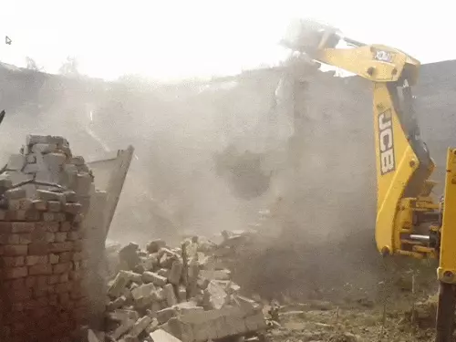 ਨਸ਼ਾ ਤਸਕਰ ਦੇ ਘਰ ‘ਤੇ ਚੱਲਿਆ ਪੰਜਾਬ ਸਰਕਾਰ ਦਾ ‘ਪੀਲਾ ਪੰਜਾ’, ਆਰੋਪੀ ‘ਤੇ ਦਰਜ ਨੇ 16 ਕੇਸ