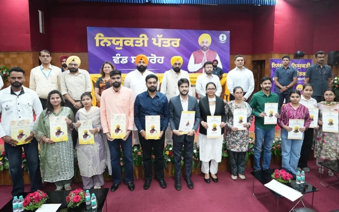 ਨੌਜਵਾਨਾਂ ਨੂੰ 55,000 ਤੋਂ ਵੱਧ ਸਰਕਾਰੀ ਨੌਕਰੀਆਂ ਦੇਕੇ ਕਾਇਮ ਕੀਤਾ ਨਵਾਂ ਮੀਲ ਪੱਥਰ, ਪਹਿਲੇ ਦਿਨ ਤੋਂ ਮਿਲ ਰਹੀਆਂ ਸਰਕਾਰੀ ਨੌਕਰੀਆਂ