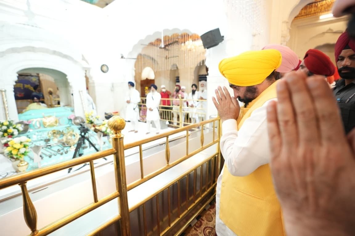 ਗੁਰਦੁਆਰਾ ਸ੍ਰੀ ਫਤਹਿਗੜ੍ਹ ਸਾਹਿਬ ਮੱਥਾ ਟੇਕਣ ਪਹੁੰਚੇ CM ਮਾਨ, ਸਿੱਖ ਗੁਰੂਆਂ ਤੇ ਸ਼ਹੀਦਾਂ ਦੇ ਦਰਸਾਏ ਮਾਰਗ ‘ਤੇ ਚੱਲਣ ਦਾ ਲਿਆ ਪ੍ਰਣ ਗੁਰਦੁਆਰਾ ਸ੍ਰੀ ਫਤਹਿਗੜ੍ਹ ਸਾਹਿਬ ਮੱਥਾ ਟੇਕਣ ਪਹੁੰਚੇ CM ਮਾਨ, ਸਿੱਖ ਗੁਰੂਆਂ ਤੇ ਸ਼ਹੀਦਾਂ ਦੇ ਦਰਸਾਏ ਮਾਰਗ ‘ਤੇ ਚੱਲਣ ਦਾ ਲਿਆ ਪ੍ਰਣ