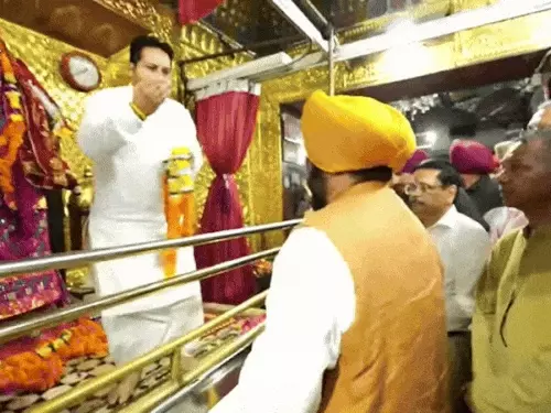ਸੀਐਮ ਮਾਨ ਪਹੁੰਚੇ ਪਟਿਆਲਾ: ਕਾਲੀ ਮਾਤਾ ਮੰਦਰ ‘ਚ ਟੇਕਿਆ ਮੱਥਾ, ਕਮੇਟੀ ਮੈਂਬਰਾਂ ਨਾਲ ਕੀਤੀ ਮੁਲਾਕਾਤ