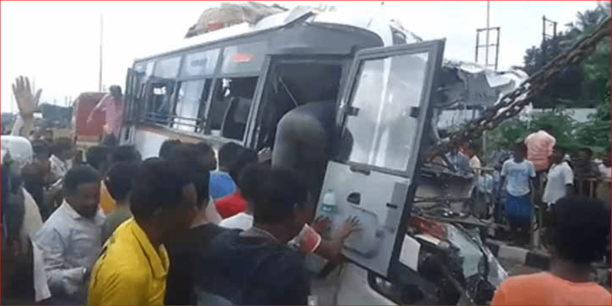 ਬੱਸ ਅਤੇ ਟਰੱਕ ਦੀ ਭਿਆਨਕ ਟੱਕਰ, 10 ਸ਼ਰਧਾਲੂਆਂ ਦੀ ਮੌਤ, 35 ਜ਼ਖ਼ਮੀ