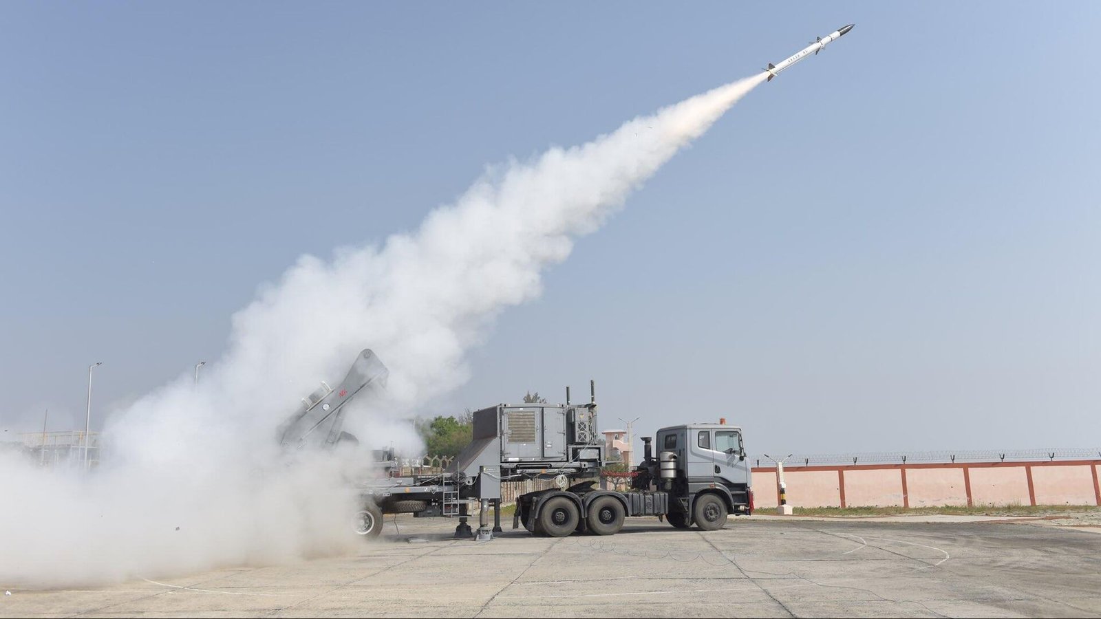 DRDO ਦਾ ਕਮਾਲ ! ਸਵਦੇਸ਼ੀ ਹਵਾਈ ਰੱਖਿਆ ਸਿਸਟਮ IADWS ਦਾ ਸਫਲ ਪ੍ਰੀਖਣ, ਦੁਸ਼ਮਣ ਦੇ ਹਮਲਿਆਂ ਨੂੰ ਇਸ ਤਰ੍ਹਾਂ ਕਰਨਗੇ ਨਾਕਾਮ