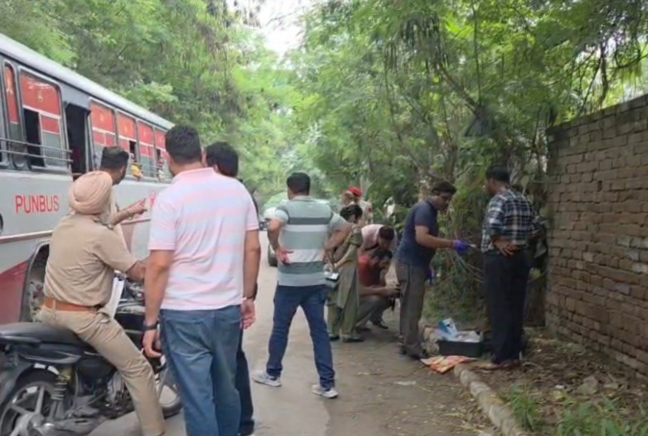 ਬਦਮਾਸ਼ਾਂ ਦੇ ਨਿਸ਼ਾਨੇ ‘ਤੇ ਇਮੀਗਰੇਸ਼ਨ ਸੈਂਟਰ ਦਾ ਮਾਲਿਕ, ਦਿਨ ਦਿਹਾੜੇ ਚਲਾਈਆਂ ਗੋਲੀਆਂ, ਪੁਲਿਸ ਜਾਂਚ ‘ਚ ਜੁਟੀ