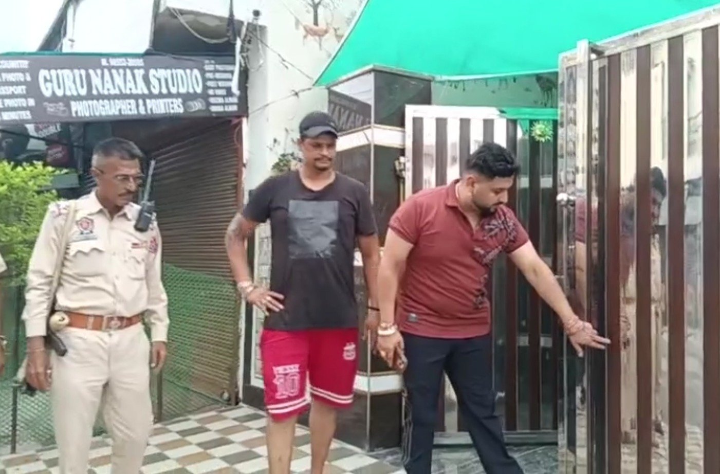 ਹੁਸ਼ਿਆਰਪੁਰ ‘ਚ ਦੇਰ ਰਾਤ ਹੋਈ ਫਾਇਰਿੰਗ, ਸਮਾਜ ਸੇਵੀ ਅਤੇ ਯੂਟਿਊਬਰ ਦੇ ਘਰ ਅਣਪਛਾਤਿਆਂ ਨੇ ਚਲਾਈਆਂ ਗੋਲੀਆਂ